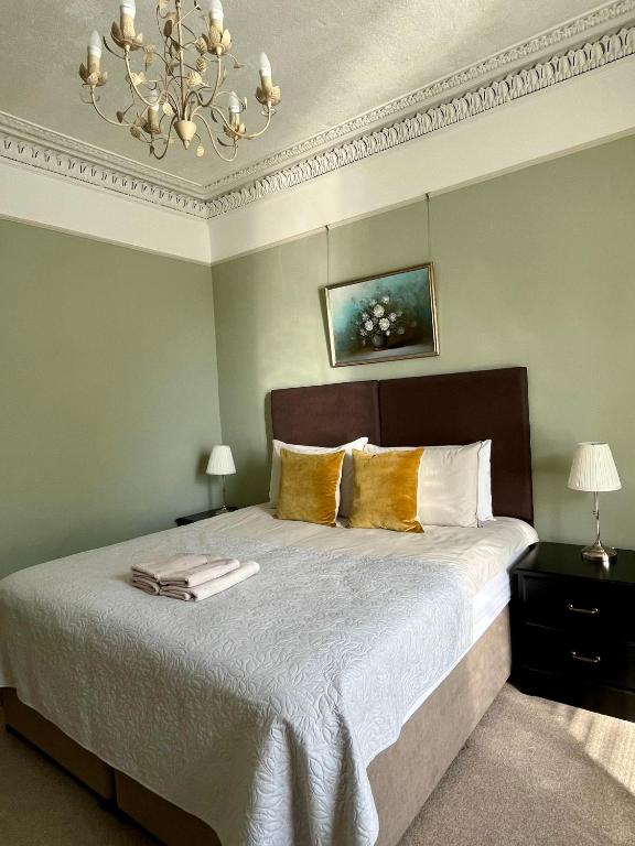 Postel nebo postele na pokoji v ubytování Acorn House Callander