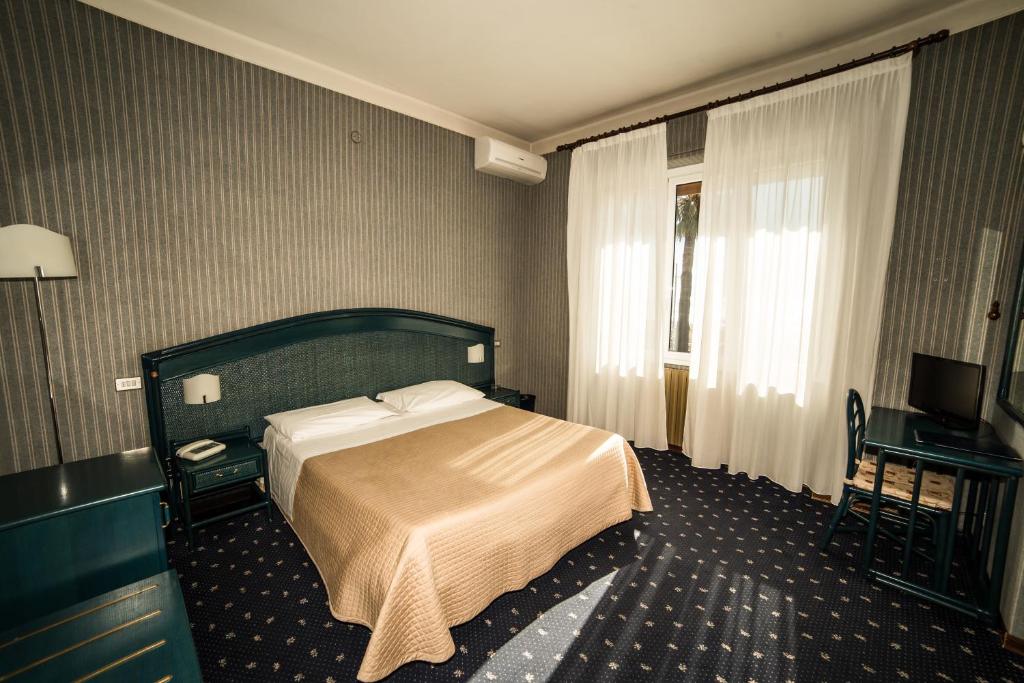 Postel nebo postele na pokoji v ubytování Hotel Kristina