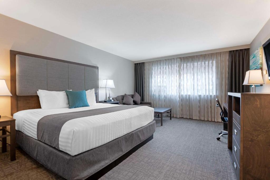 
Premium King Room with Sofa Bed - Non-Smoking
