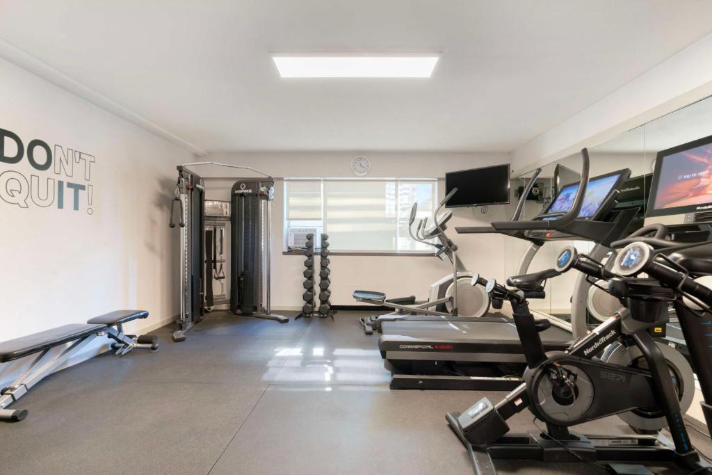Fitness centrum a/nebo fitness zařízení v ubytování Best Western Plus Sands