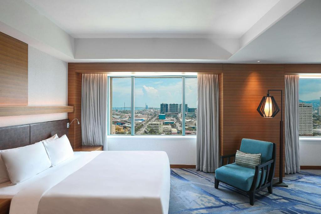 Llit o llits en una habitació de Radisson Blu Cebu