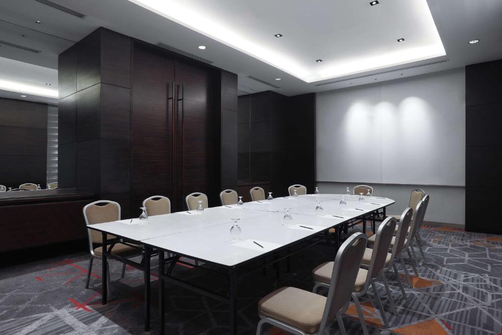Zona de negocis o sala de conferències de Radisson Blu Cebu