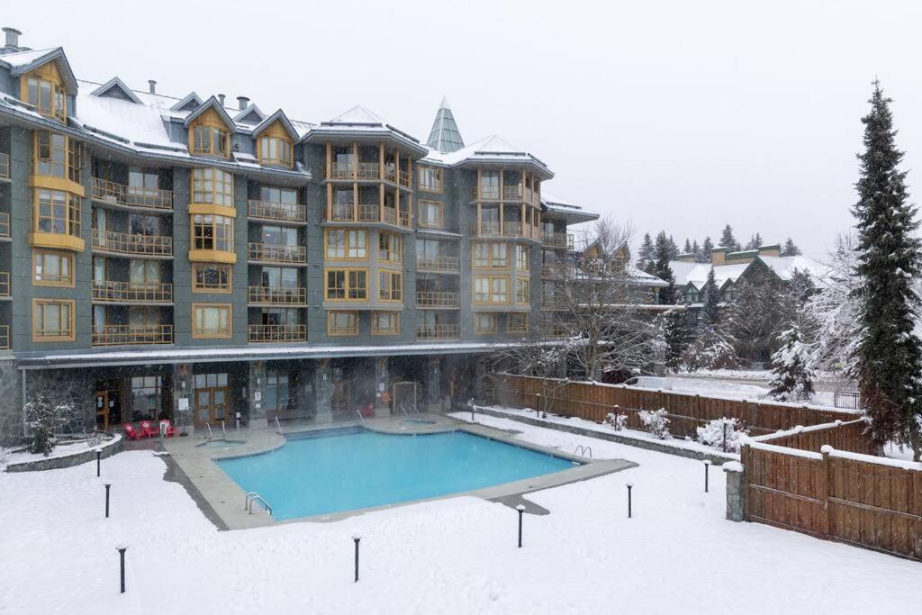 Cascade Lodge Premium Suite, with Pool & Hot Tub v zimě