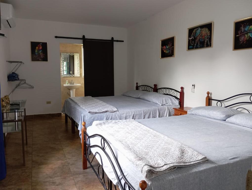 Postel nebo postele na pokoji v ubytování Little Italy B&B