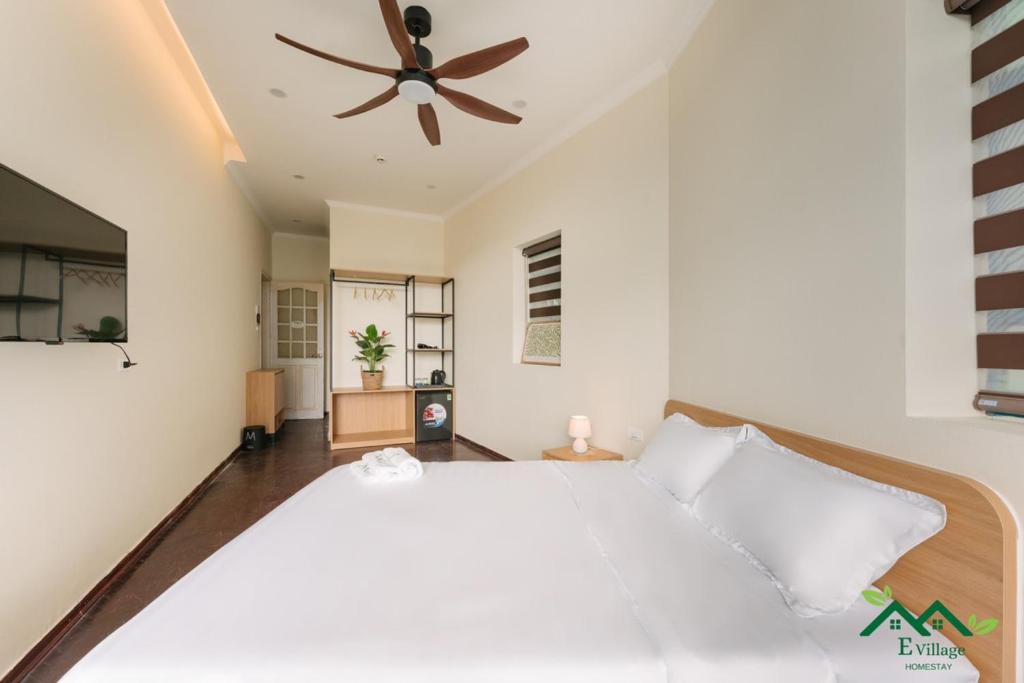 Postel nebo postele na pokoji v ubytování E Village Hotel Hanoi