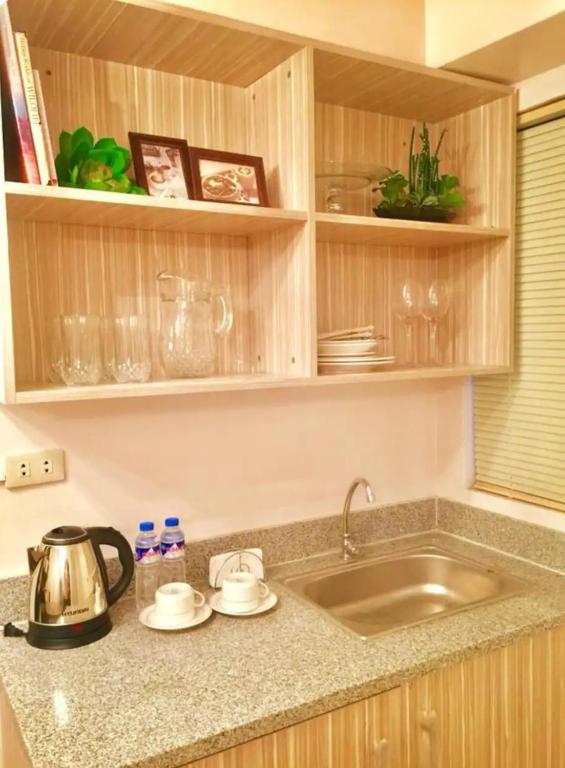 Kuchyň nebo kuchyňský kout v ubytování Gorgeous 2BR Condo unit with free WiFi