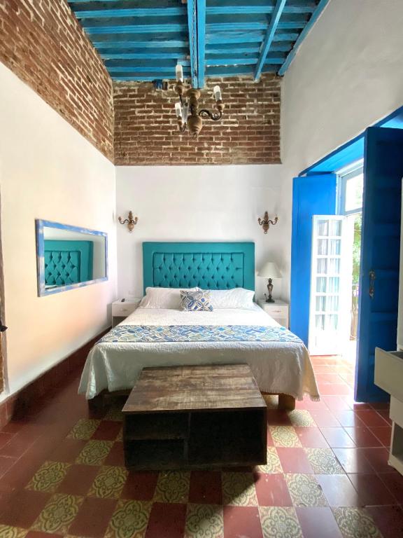 Alonso53 - King Room With Balcony
