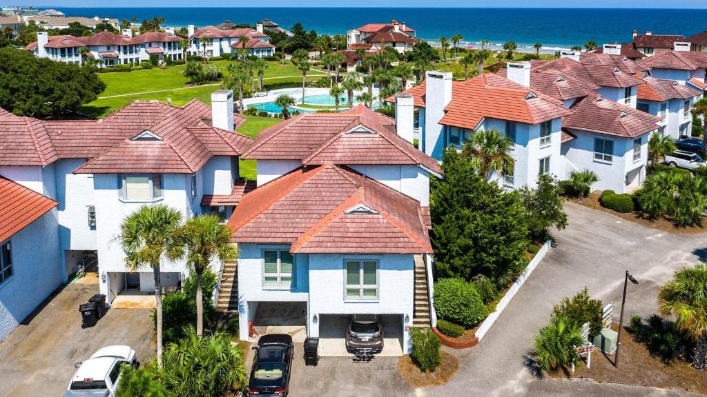 an aerial view of a row of houses at PP Villa #6 villa by Peace Vacations in Georgetown