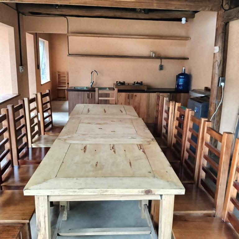 Giường trong phòng chung tại Moncada Motel Ba Vi