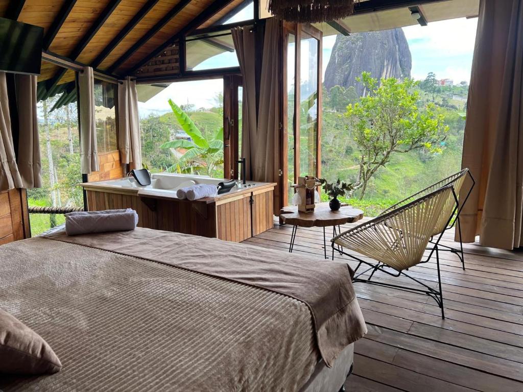 Postel nebo postele na pokoji v ubytování Ecoedén glamping