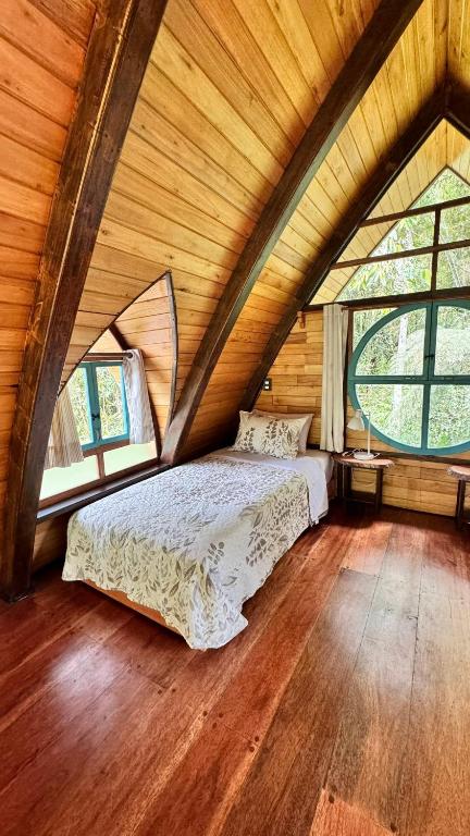 Postel nebo postele na pokoji v ubytování Sacha Urco Lodge y Bosque Protector