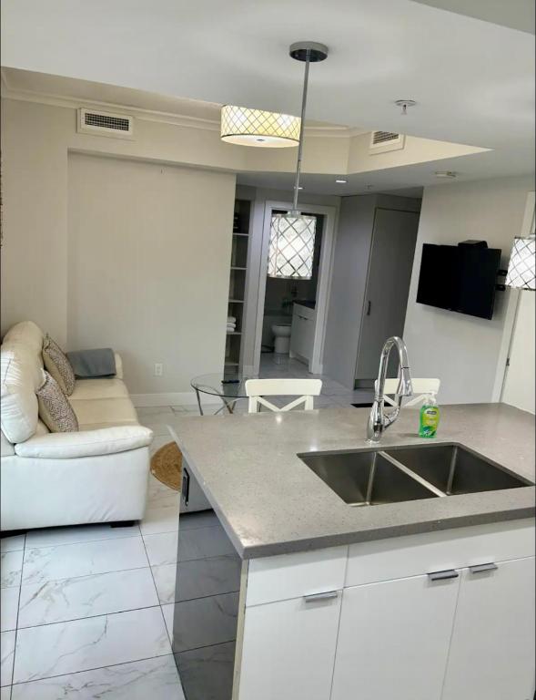 Calgary downtown living one bedroom apartment, Calgary (updated prices 2024)