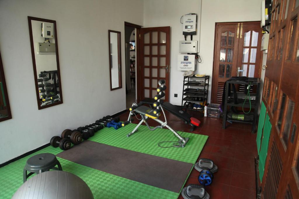 Fitness centrum a/nebo fitness zařízení v ubytování Kan̆du