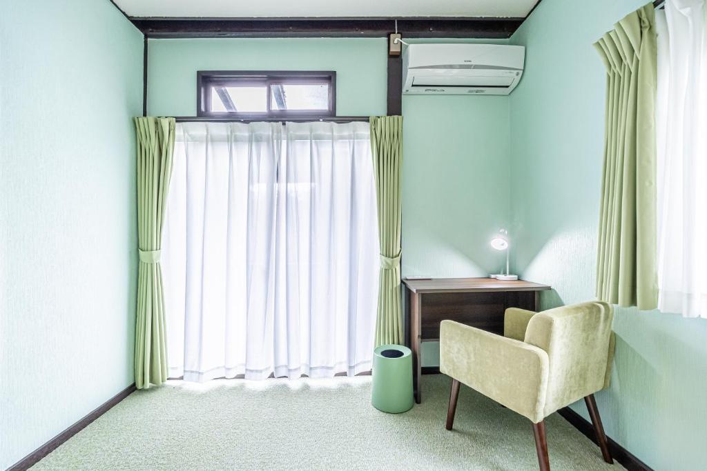Posezení v ubytování nest Olive Atami