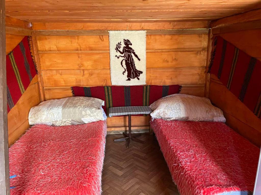 Postel nebo postele na pokoji v ubytování Eko Kamp Garcevic