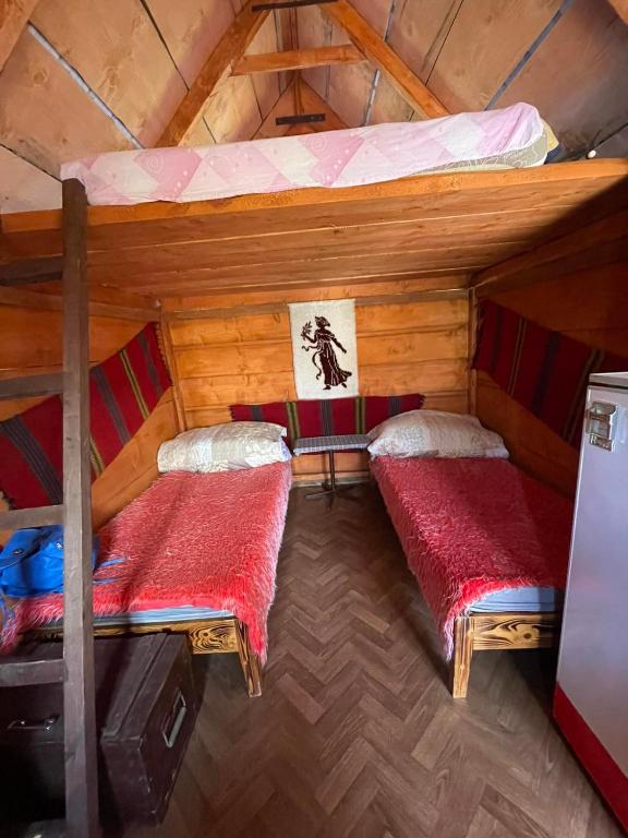 Postel nebo postele na pokoji v ubytování Eko Kamp Garcevic