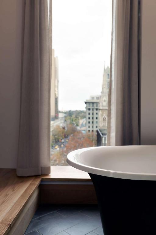 QT Melbourne - Resim 14