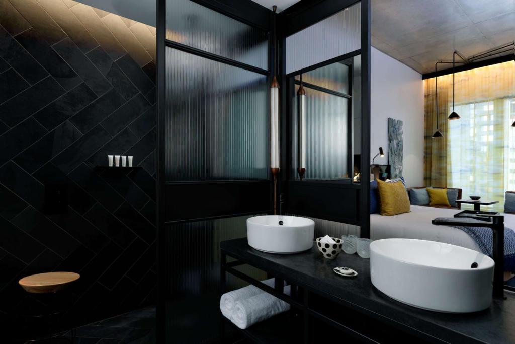 QT Melbourne - Resim 6