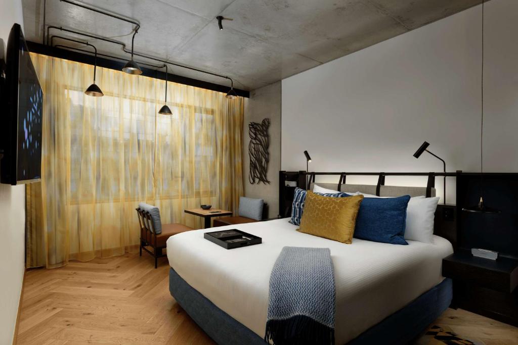 QT Melbourne - Resim 5