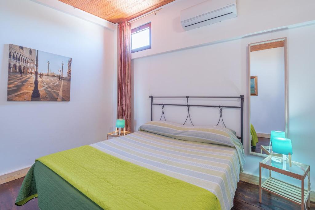 Posteľ alebo postele v izbe v ubytovaní Villa piscina a due passi dal mare