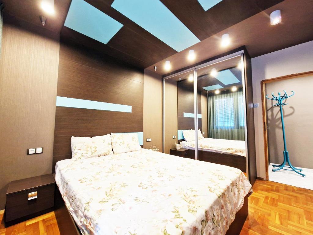 Postel nebo postele na pokoji v ubytování Central Apartment - Spacious designer property in Stara Zagora