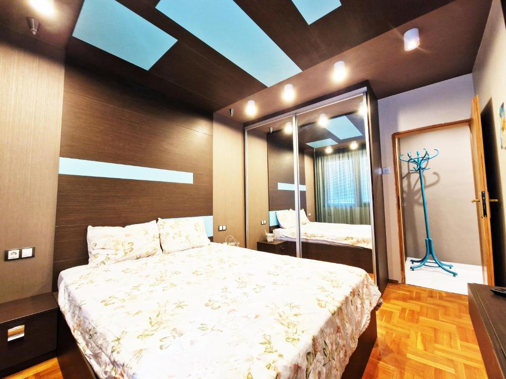 Postel nebo postele na pokoji v ubytování Central Apartment - Spacious designer property in Stara Zagora