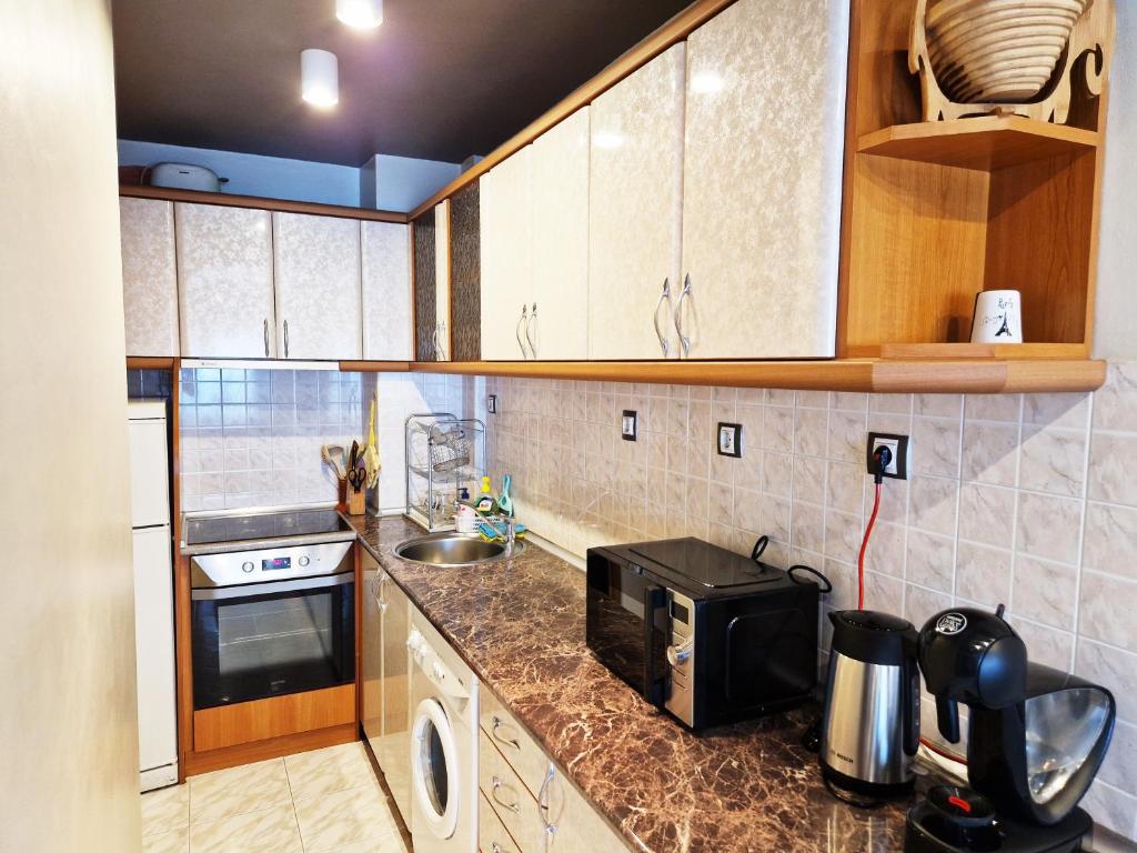 Kuchyň nebo kuchyňský kout v ubytování Central Apartment - Spacious designer property in Stara Zagora
