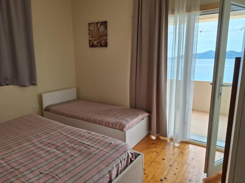 Fotografia z galérie ubytovania First row next to sea apartments with infinity jacuzzi v destinácii Mali Iž