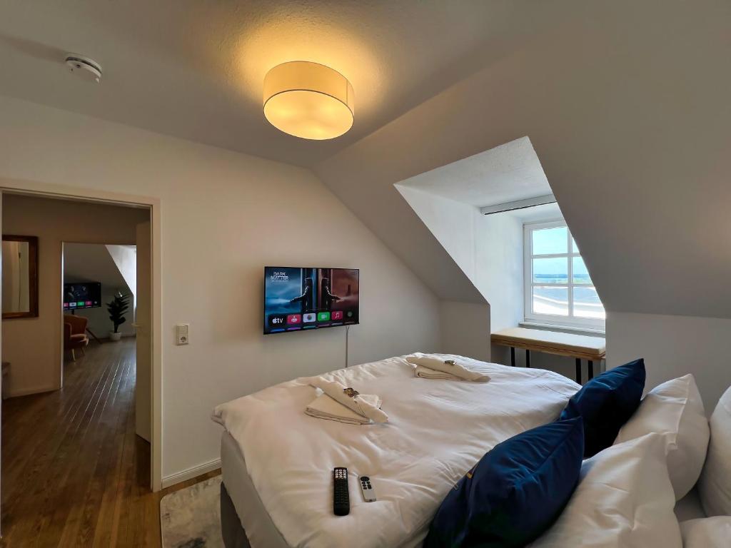 TV a/nebo společenská místnost v ubytování Nr 1 Wundervolles Helles Apartment direkt am historischen Marktplatz 46qm #Cosiness Company 21