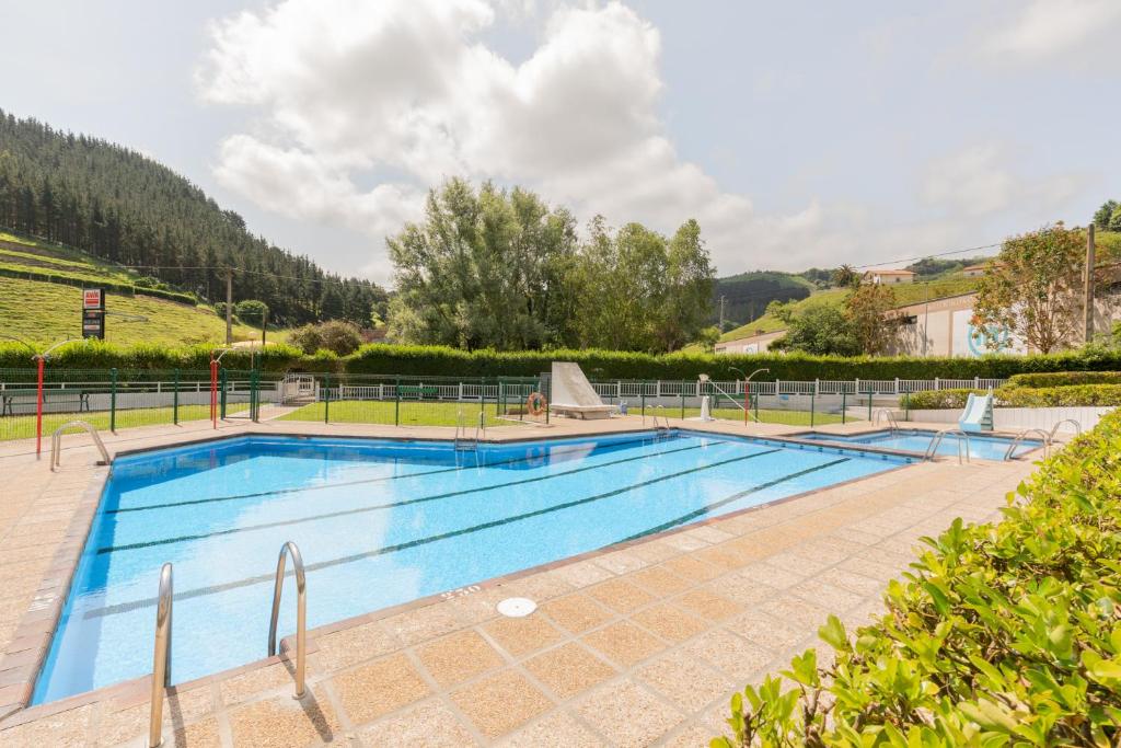 Bazén v ubytování Saturraran - baskeyrentals nebo v jeho okolí