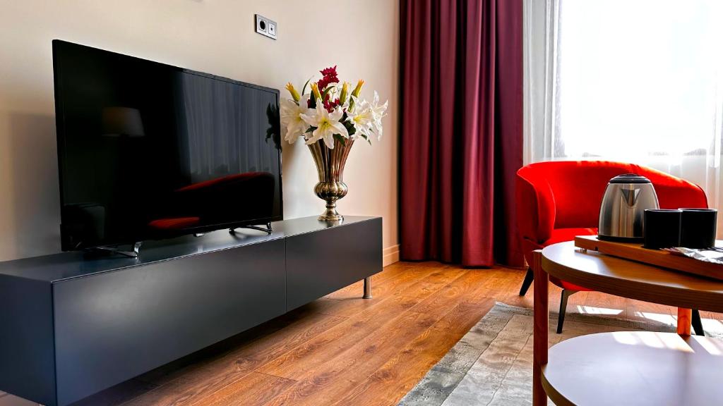 TV a/nebo společenská místnost v ubytování Frezya - Exclusively Woman