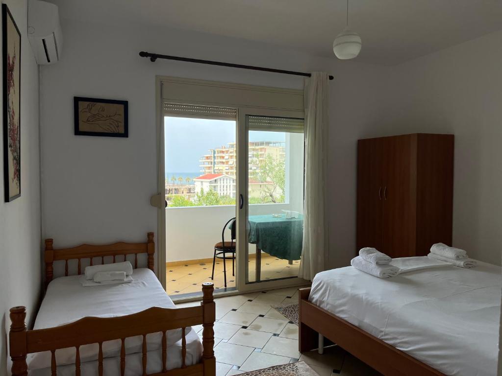 Postel nebo postele na pokoji v ubytování Rei’s place