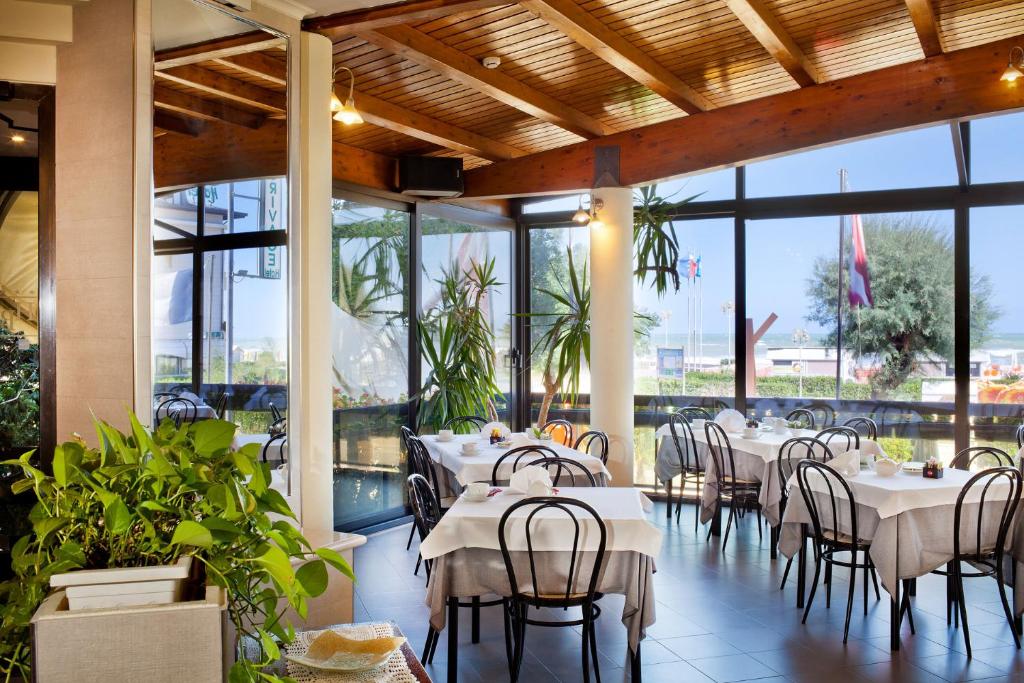 Restaurace v ubytování Hotel Beaurivage