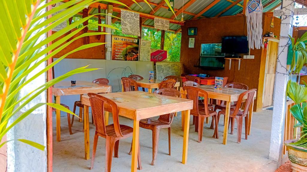 Sigiri Sky Home & TreeHouse - 4