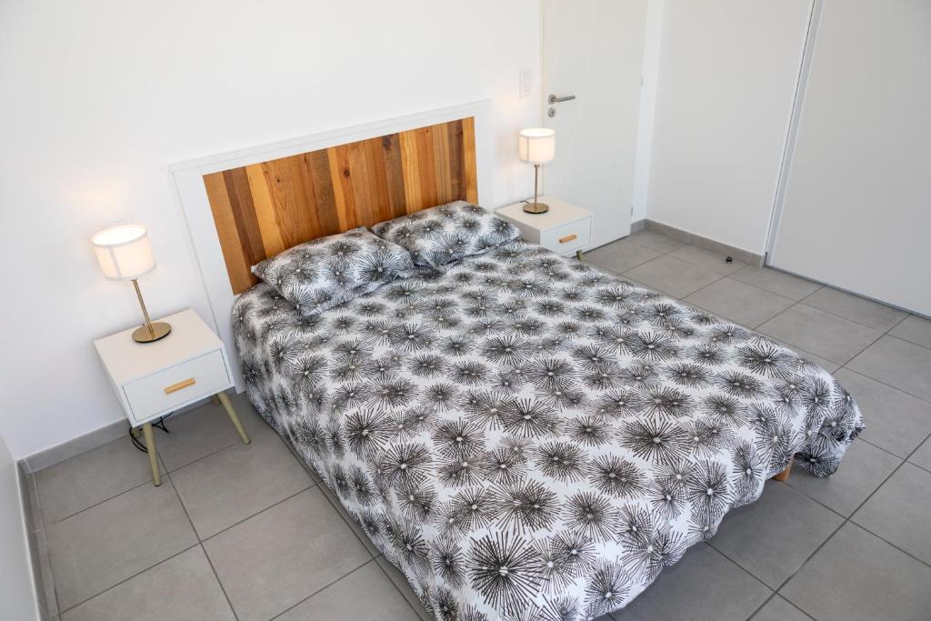 Postel nebo postele na pokoji v ubytování MY Hôtel Résidences - Port Leucate