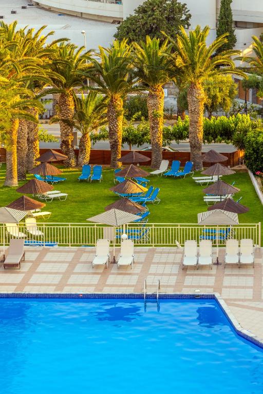 Bazén v ubytování Marilena Hotel nebo v jeho okolí