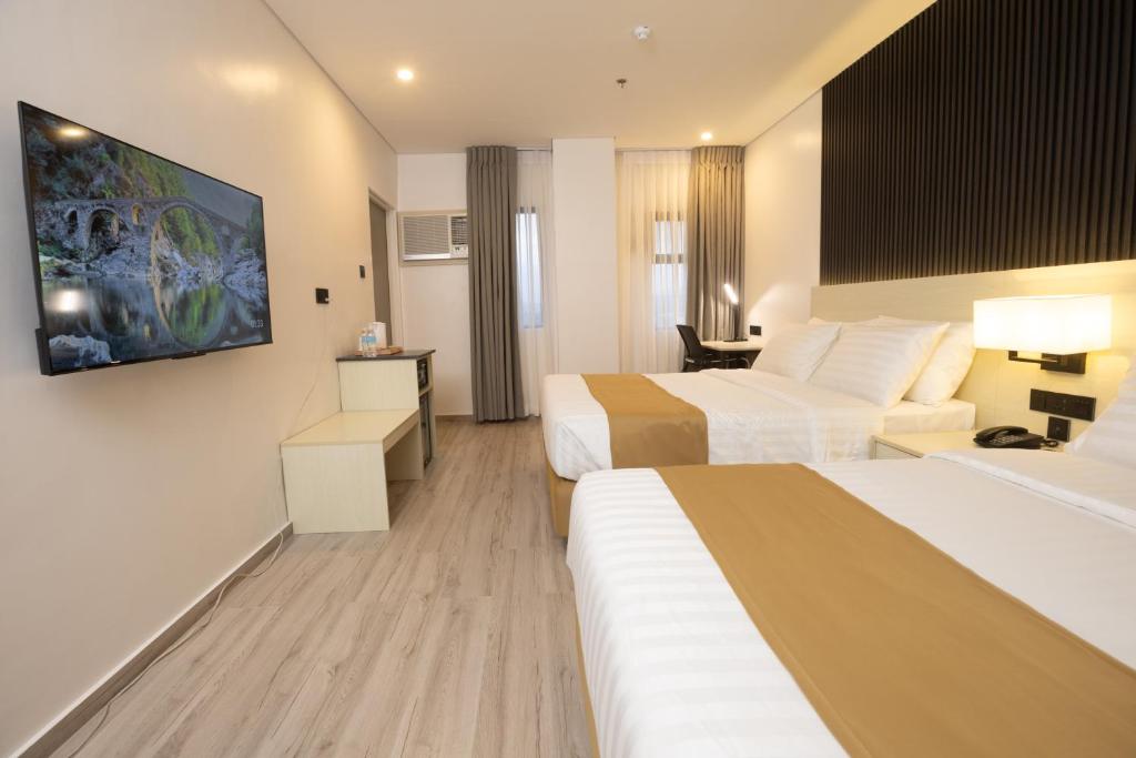 Postel nebo postele na pokoji v ubytování Hamersons Hotel CDO
