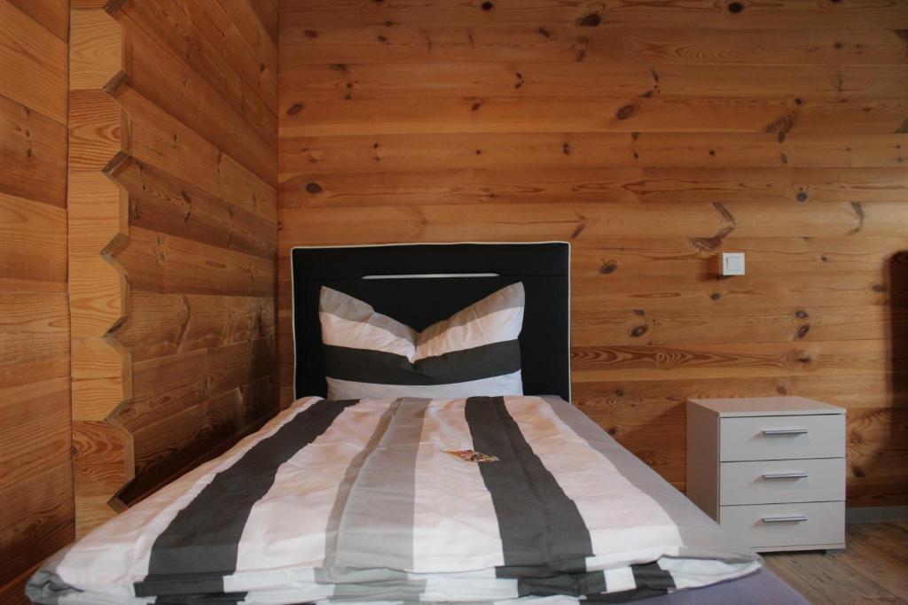 Postel nebo postele na pokoji v ubytování Ferienhaus Harmonie, Sauna,Seeblick, familienfreundlich