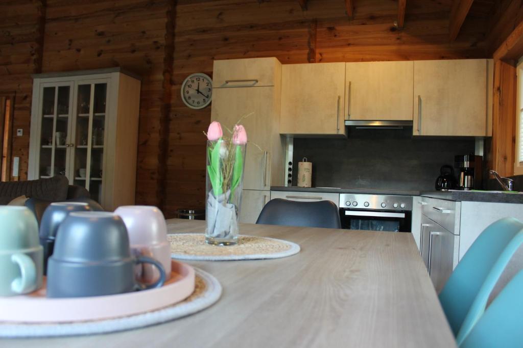 Kuchyň nebo kuchyňský kout v ubytování Ferienhaus Harmonie, Sauna,Seeblick, familienfreundlich
