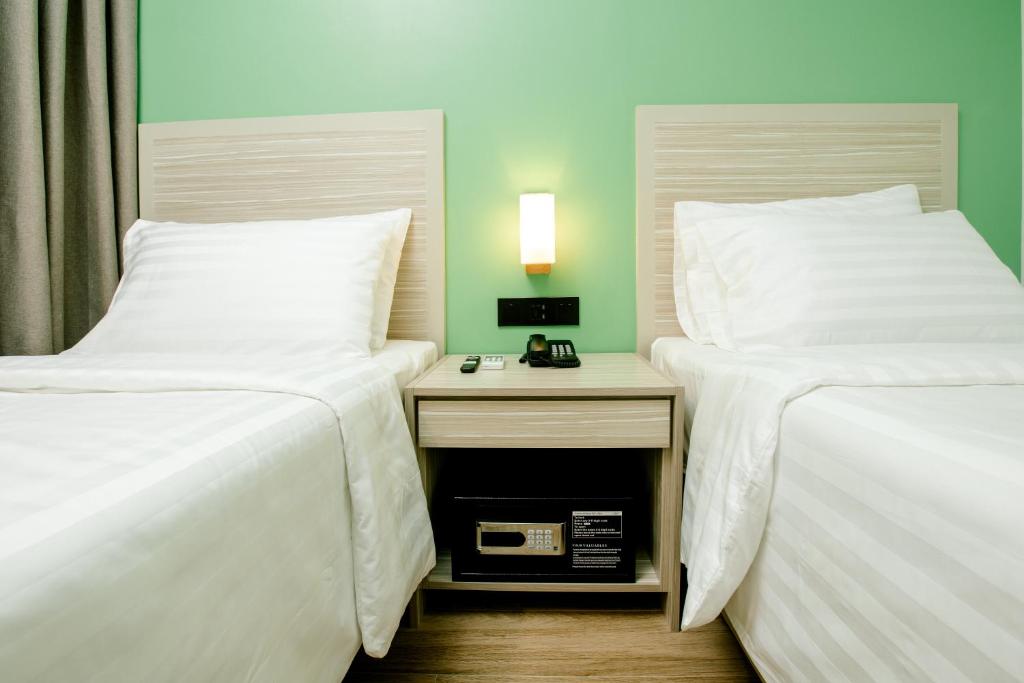 Postel nebo postele na pokoji v ubytování Hamersons Hotel CDO
