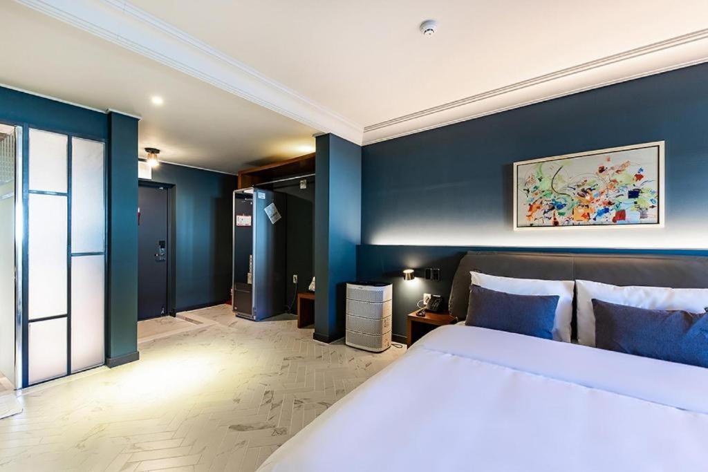 Postel nebo postele na pokoji v ubytování Brown Dot Hotel Gyeongju