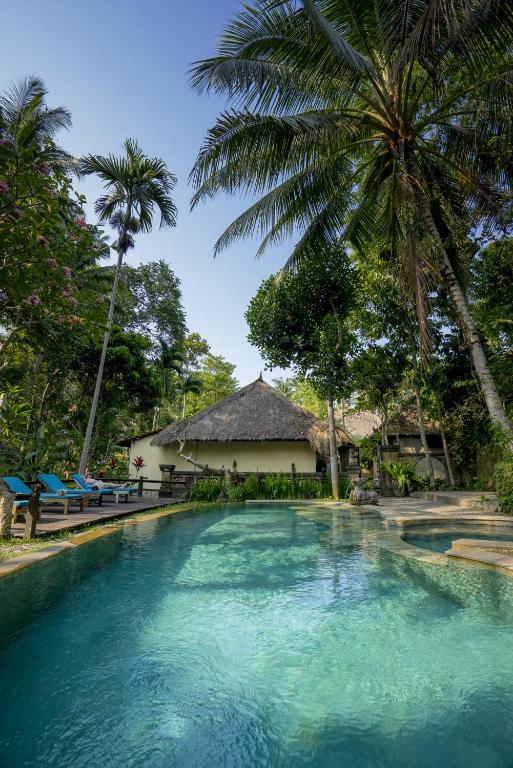 Bazén v ubytování Ubud Sari Health Resort nebo v jeho okolí