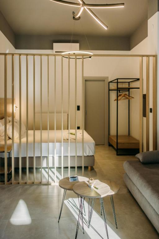 Postel nebo postele na pokoji v ubytování Volos Suites Center