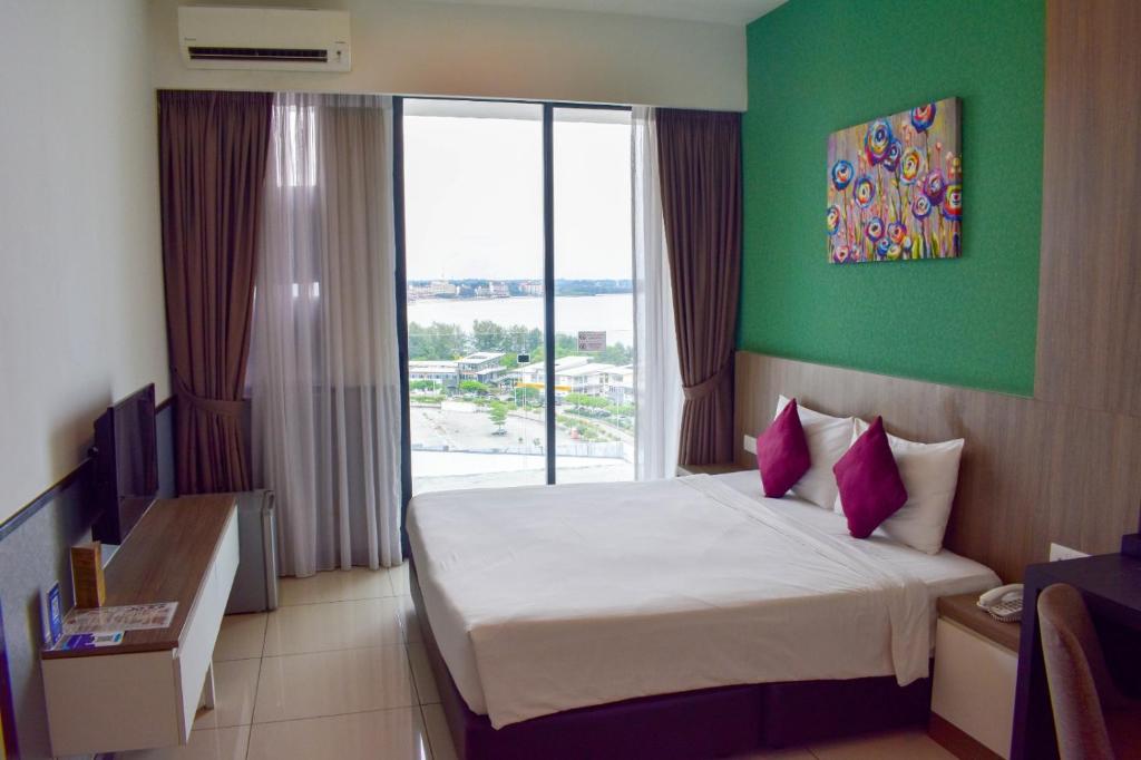 D'Wharf Hotel & Serviced Residence - Superior King Room