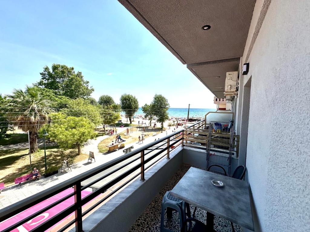 Balkón nebo terasa v ubytování Aqua Beachfront Elegant Hotel
