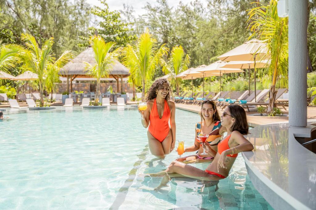 Bazén v ubytování Anantara Iko Mauritius Resort & Villas nebo v jeho okolí