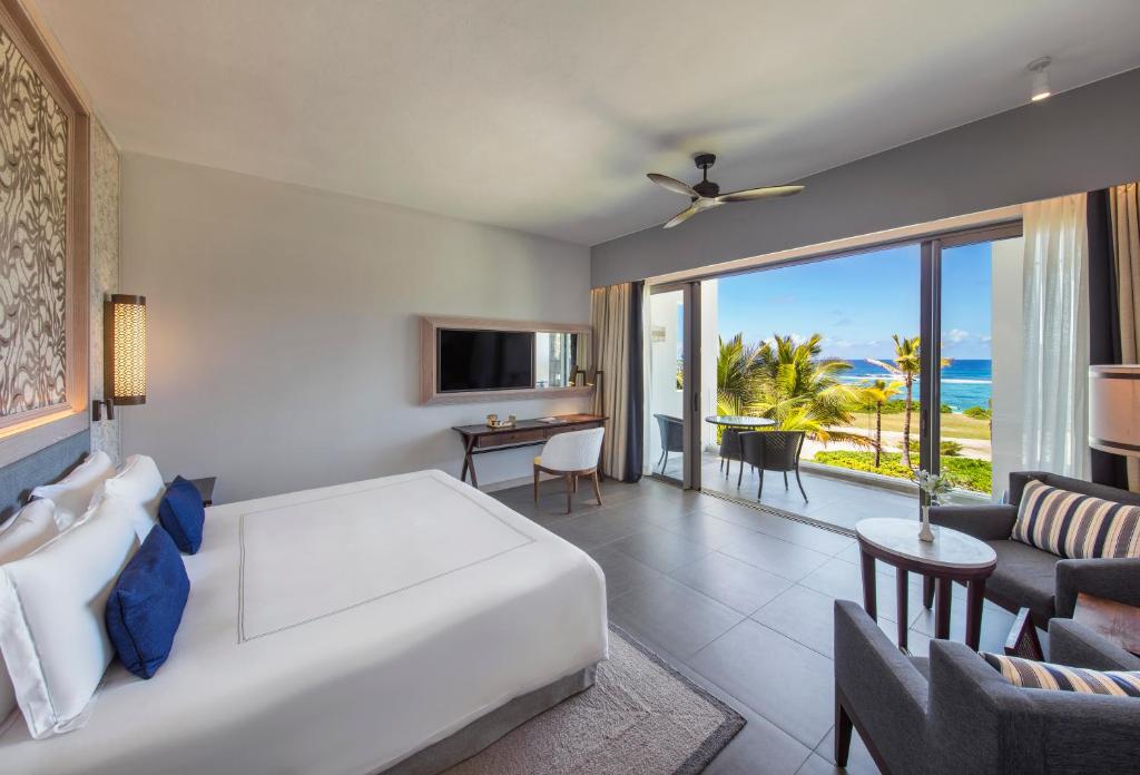 TV a/nebo společenská místnost v ubytování Anantara Iko Mauritius Resort & Villas