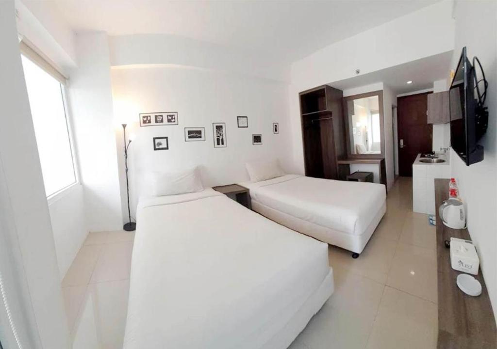 Una cama o camas en una habitación de Dreamzzz Vivo Jogja