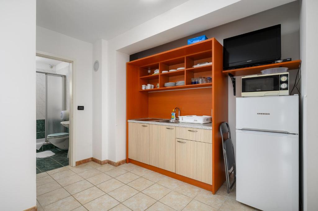 Kuchyň nebo kuchyňský kout v ubytování Ven Apartmani