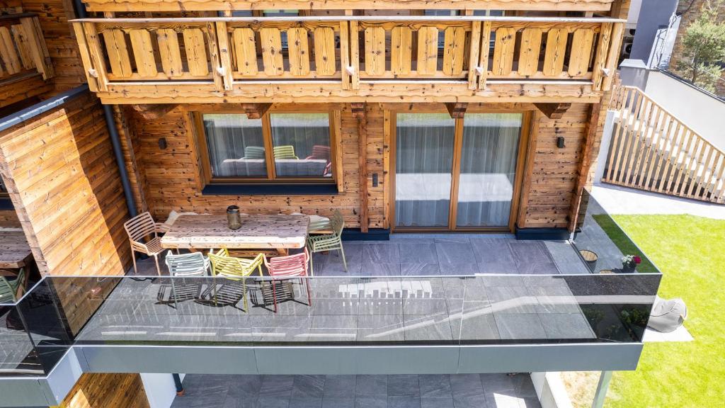 En balkong eller terrasse på Luf Lodges